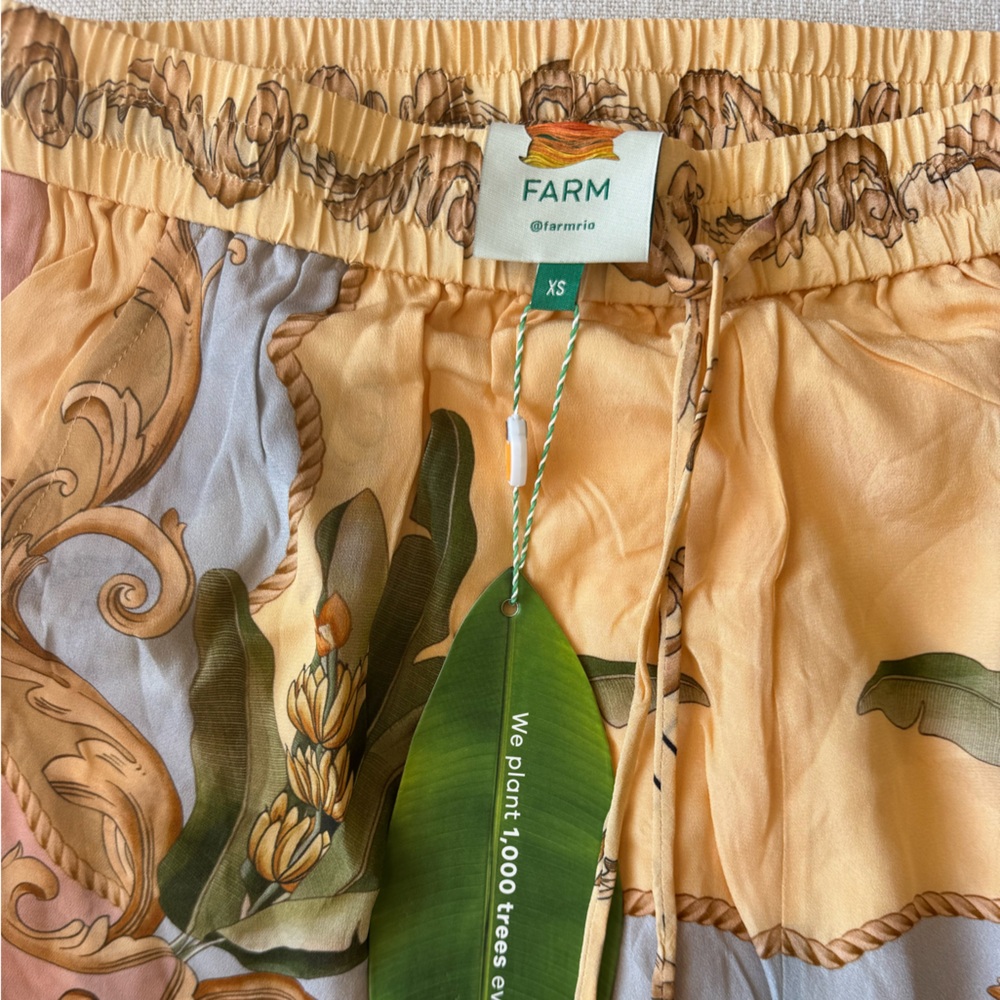FARM Rio Women's Tropical Print Shorts - Picture 2 of 3